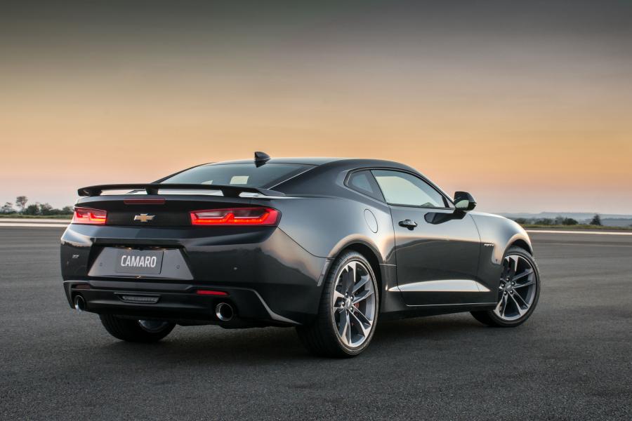  Chevrolet Camaro SS 50th Anniversary 2016 года  (LA) (фото 15 из 22)
